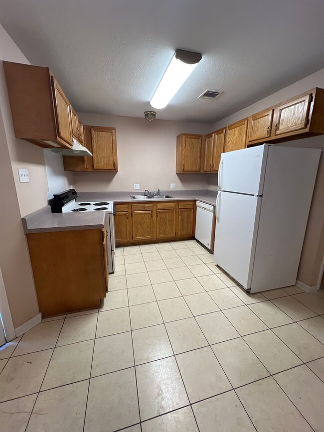 Foto del edificio - 2 Bedroom 2 bath apartment for lease