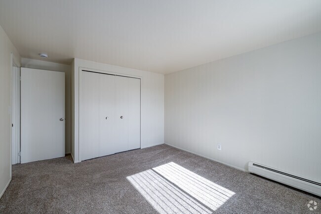 2 habitaciones, 1 baño - 830 pies cuadrados - Habitación principal - Taylor Park Townhomes