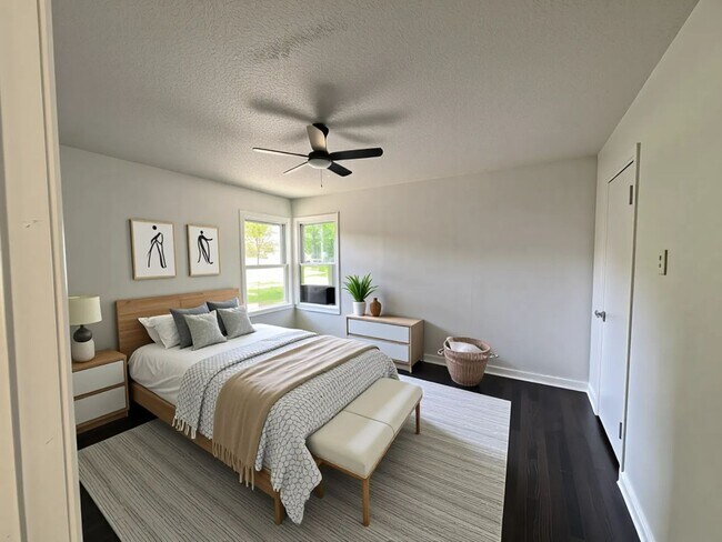 Building Photo - 400-402 North Jefferson - Kaufman