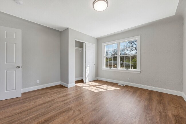 Building Photo - 10040 Toelle Ln