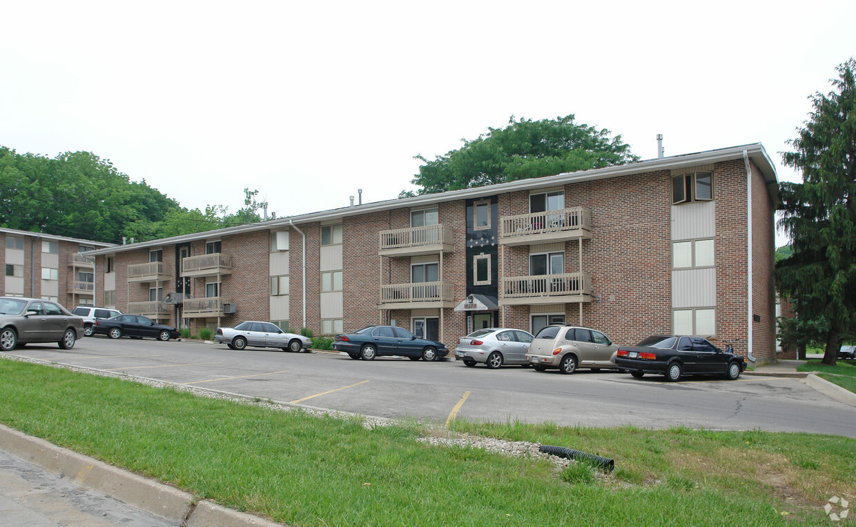 Primary Photo - University Terrace Apartments