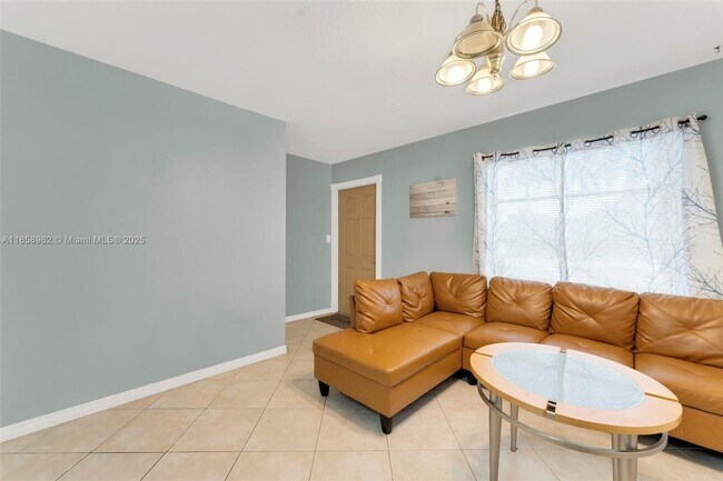 Foto del edificio - 820 SW 12th Ct