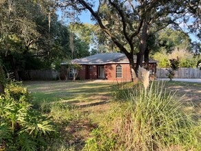 Building Photo - 3102 Lynn Dr