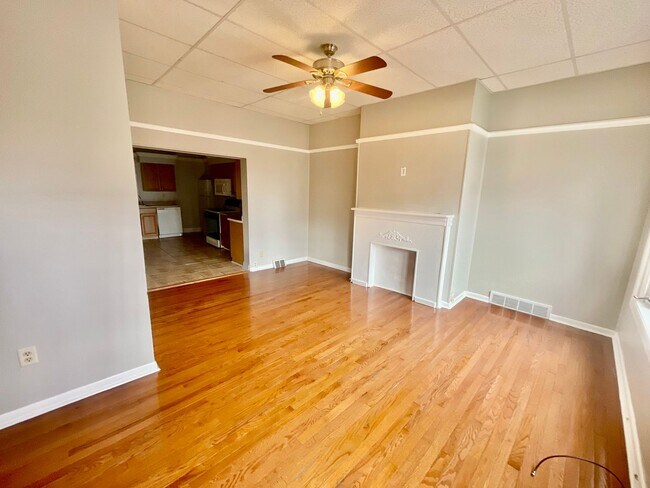 Foto del edificio - 3 Bed 1.5 Bath- Southside Pittsburgh PA