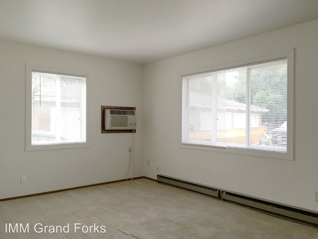 Building Photo - 3613-3613 13th Ave N
