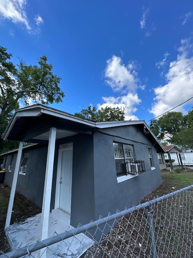 Building Photo - 1614 W 3rd St