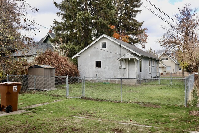 Building Photo - 728 E Ermina Ave