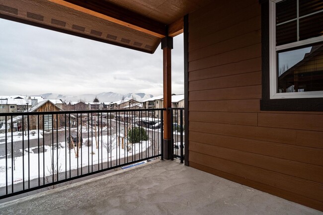 top floor balcony - 4100 Mullan Rd