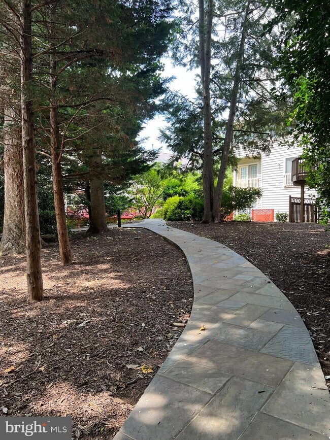 Foto del edificio - 11335 Hollowstone Dr