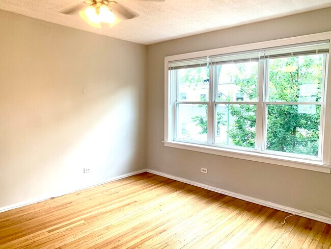 Foto del edificio - 2807 N Springfield Ave