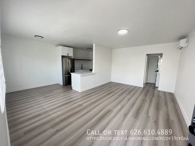 Building Photo - **NEWLY RENOVATED** 160 N Holliston