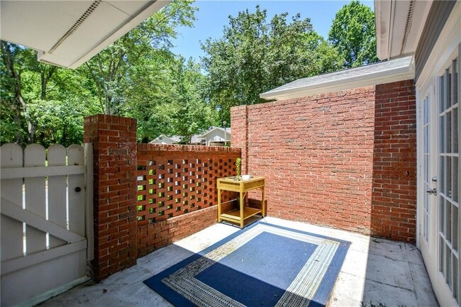 Building Photo - 2992 Crosswycke Forest Dr
