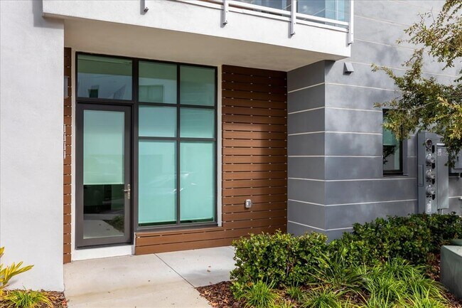 Foto del edificio - 1776 Mondrian Cir