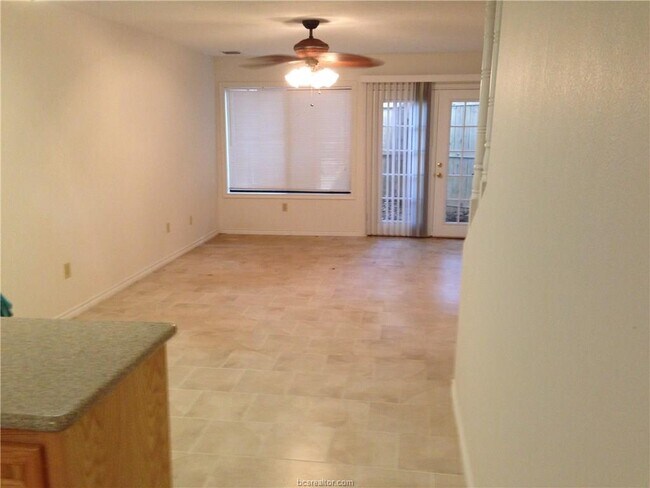 Foto del edificio - 4345 Carter Creek Pkwy