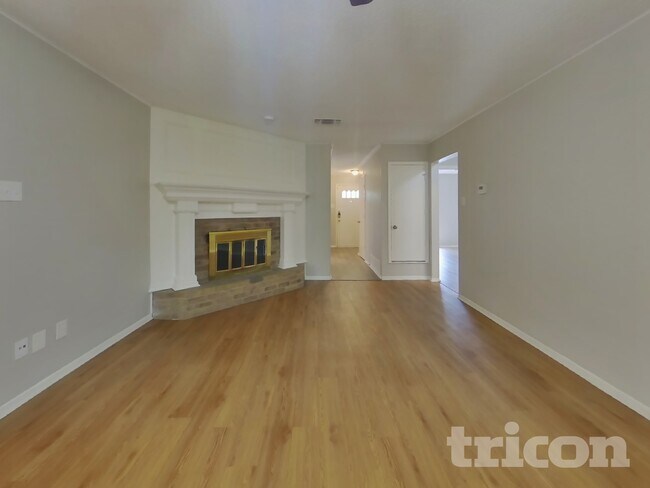 Foto del edificio - 2710 Jewell Dr