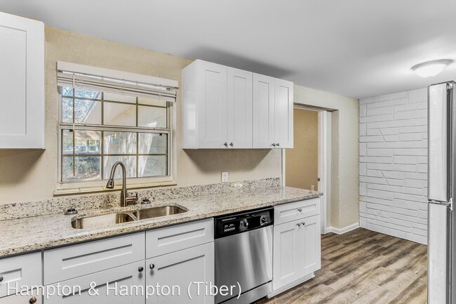 Foto del edificio - 4 br, 2 bath House - 4650 TRANSPORT ROAD