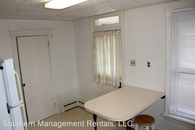 Building Photo - 2 br, 1 bath House - 315 Sixth St. 2nd floor