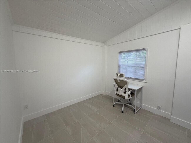 Foto del edificio - 6765 SW 34th St