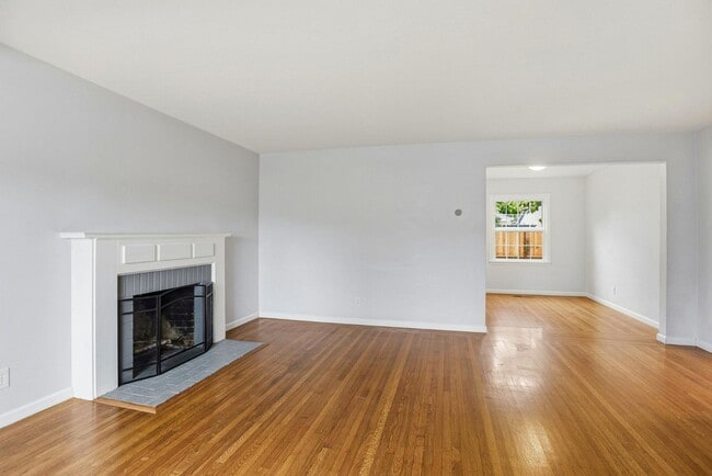 Building Photo - 251 C St