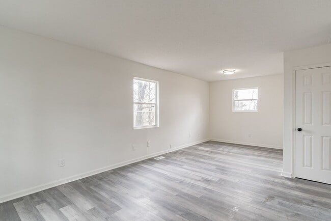 Building Photo - 724 Sylvan