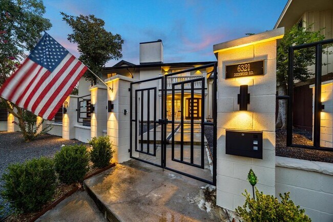 Foto del edificio - 6321 Deerwood Rd