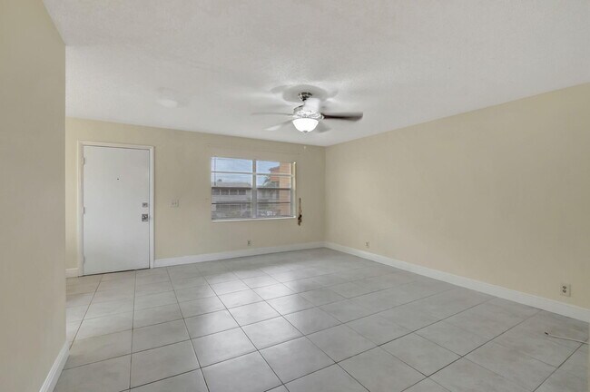 Building Photo - 463 Flanders I