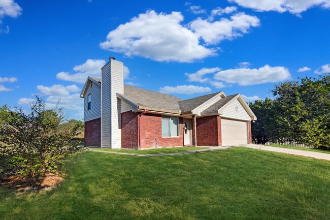 Building Photo - 3350 Sally Cir