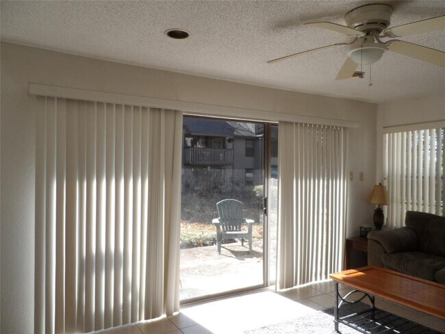 Foto del edificio - 12900 Walden Rd