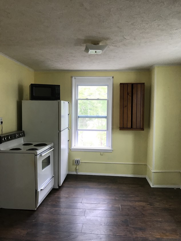 Foto principal - 218 E Main St