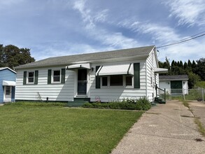 Building Photo - 3913 Stanley Ave