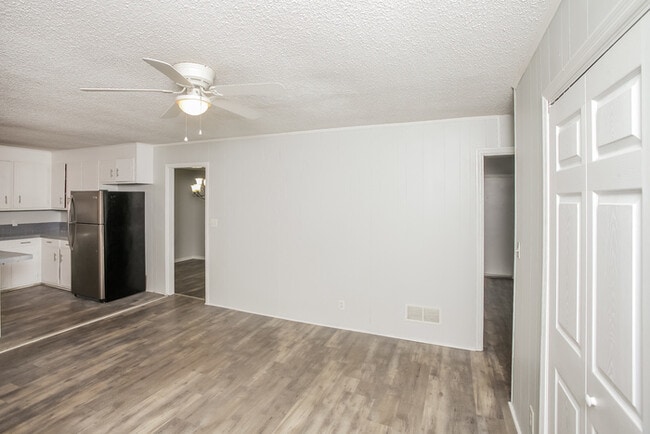 Building Photo - 601 Wilmette Rd