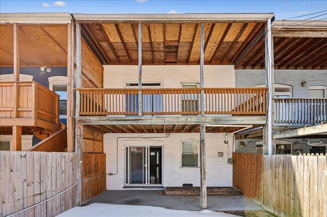 Foto del edificio - Spacious Renovated 3BR Residence Near The Wharf