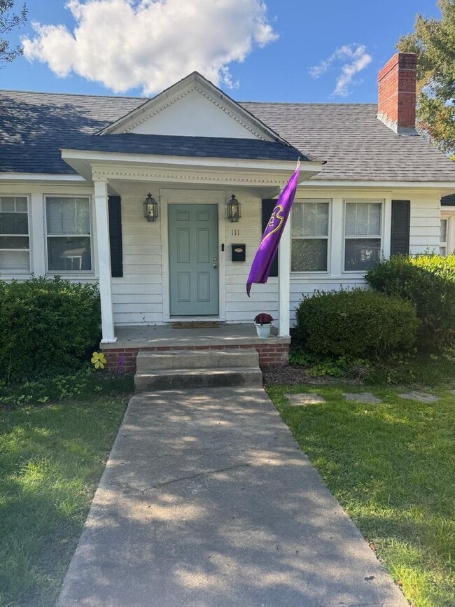Photo - 111 N Eastern House