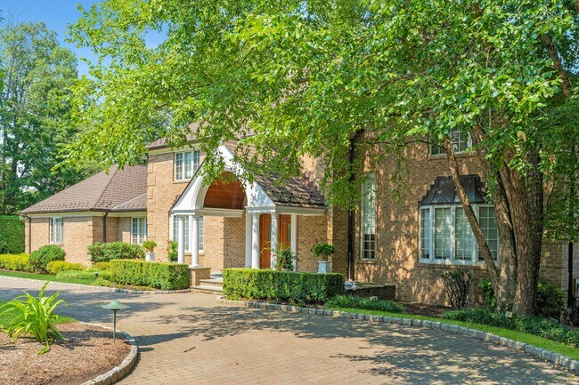Building Photo - 787 Peach Tree Ln