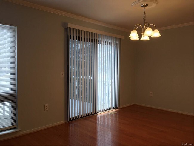 Building Photo - 567 Victoria Ct