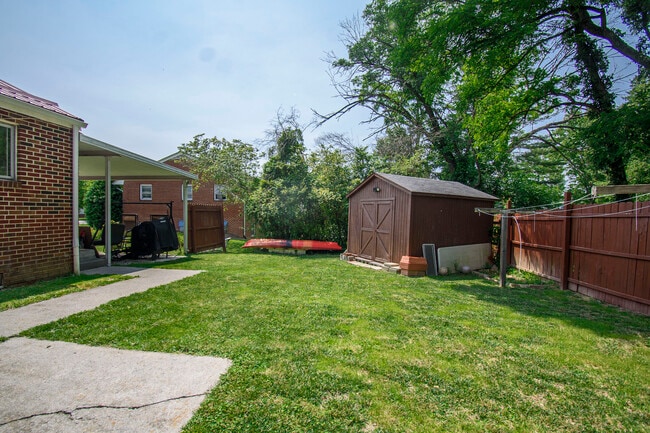 Building Photo - 206 Broce Dr