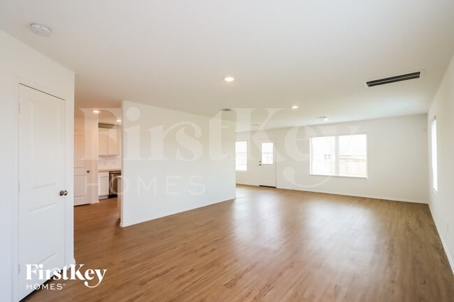 Foto del edificio - 202 Alder Laurels Cv