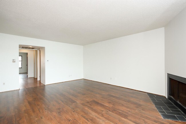 Foto del edificio - 530 Cliffs Dr