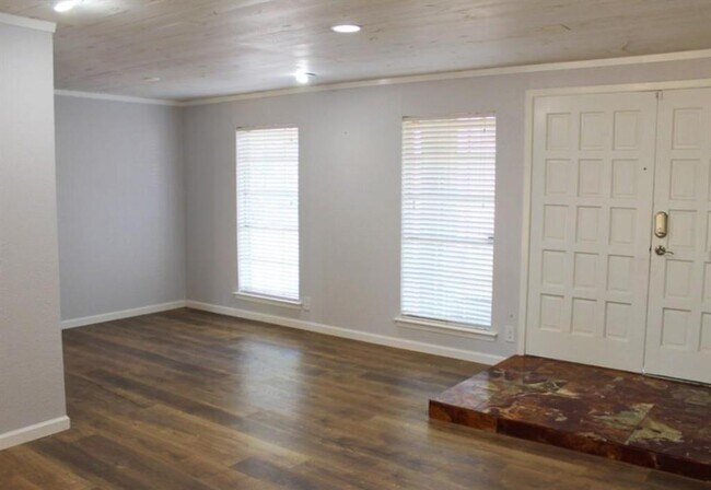 Foto del edificio - 1507 Pine Knoll Dr