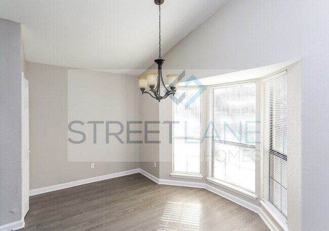 Foto del edificio - REDUCED! Now offering first full month free!!
