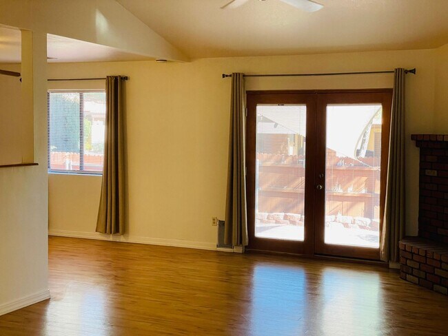 Foto del edificio - 155 Canyon Diablo Rd