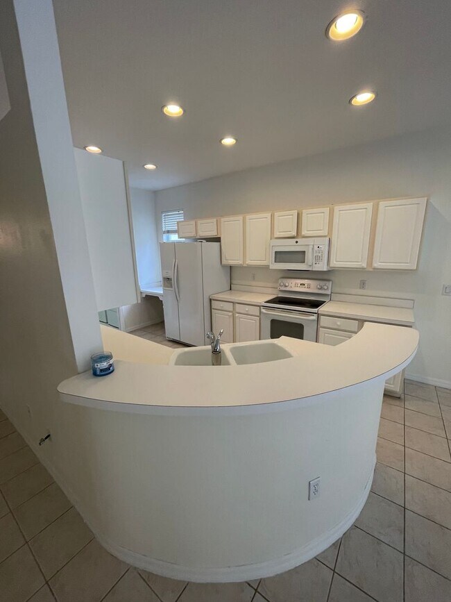 Foto del edificio - JUST LEASED- Annual unfurnished 3/2  house in Sarasota