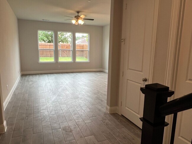 Foto del edificio - 552 Hutchinson Ln