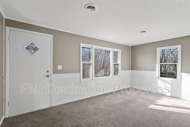 Building Photo - 33900 W 84th St