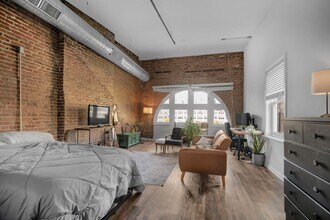Building Photo - 402 Broadway