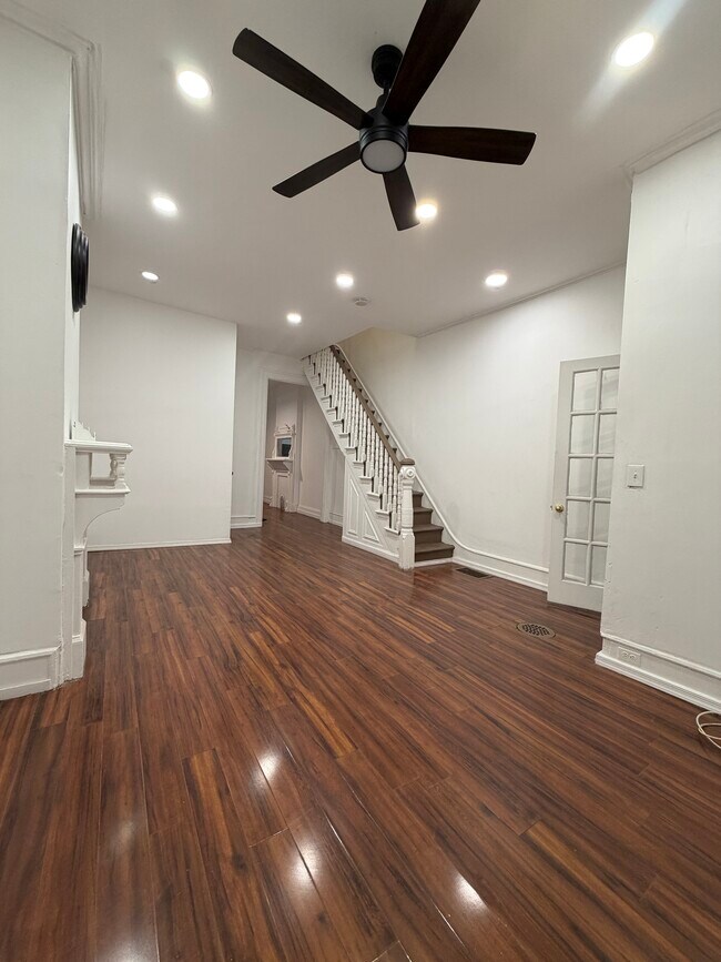 Sala de estar (ángulo 3) - 1641 Edgley St