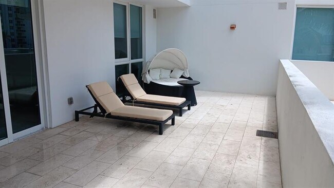 Foto del edificio - 401 N Birch Rd