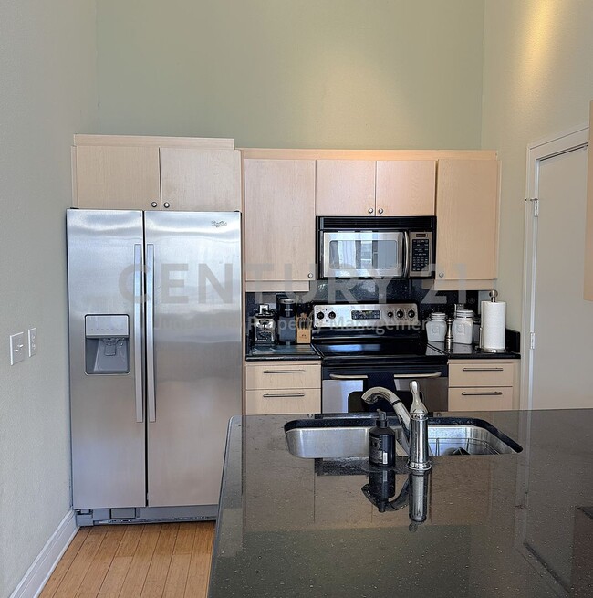 Building Photo - 1/1.5 West Village Urban Loft in Dallas for Rent!