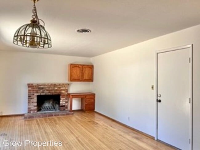 Building Photo - 3 br, 2 bath House - 2520 La Loma Drive