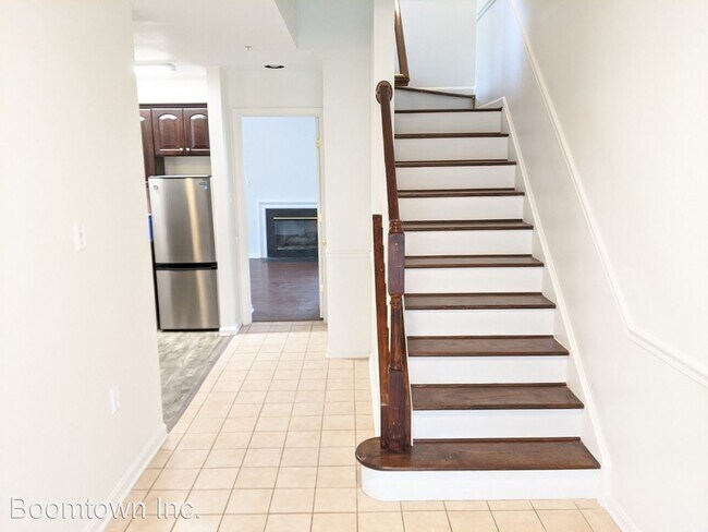Building Photo - 4 br, 3.5 bath House - 104 Rock Creek Court